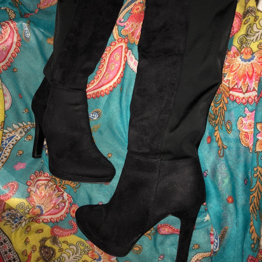 Black suede knee high boots sz 6